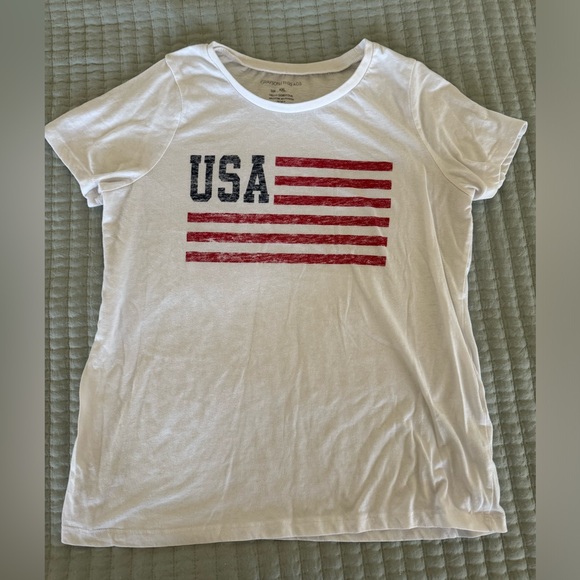 Universal Thread Tops - 🇺🇸 Universal Threads 🇺🇸 t-shirt!